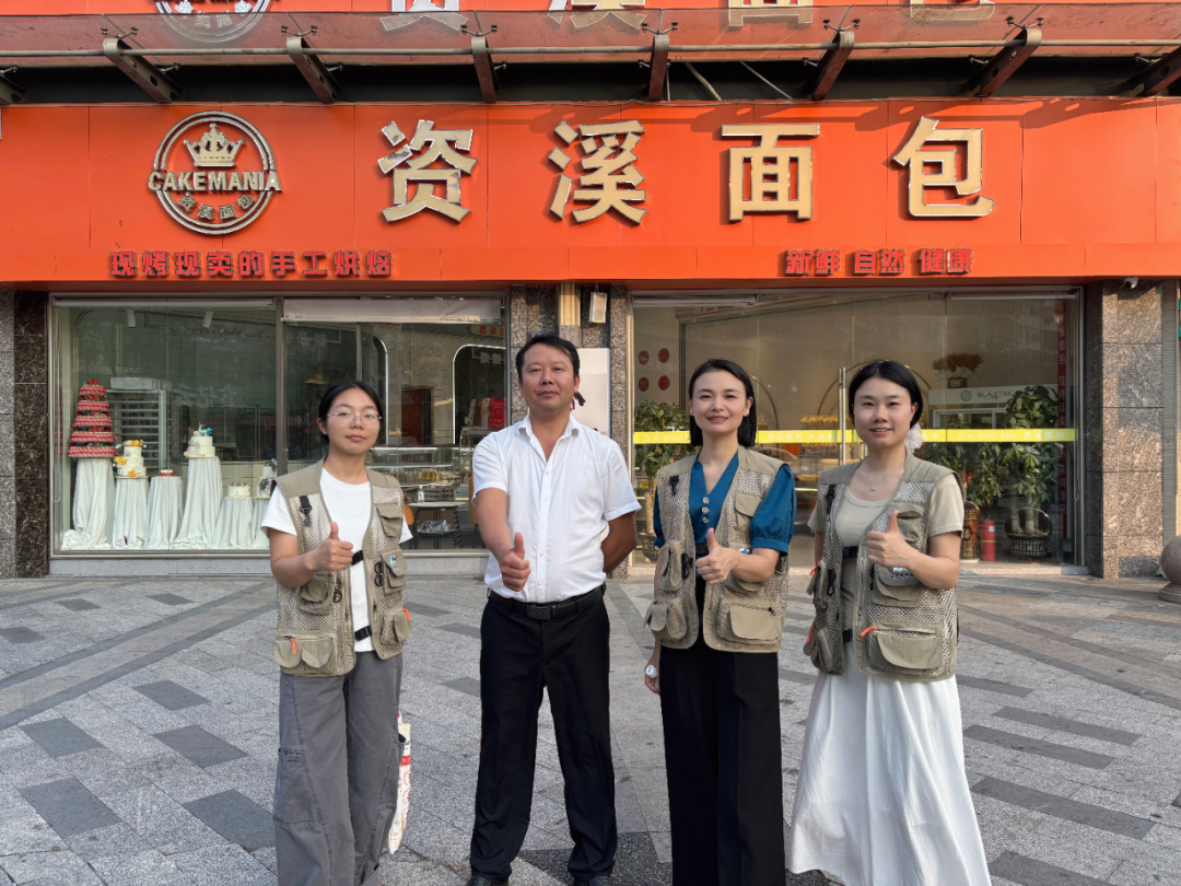 赣州星视界传媒和资溪面包方总合影